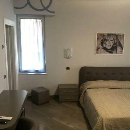 Le Divine Di Via Olivieri - Reception Via Xxv Aprile 5 게스트하우스 4*