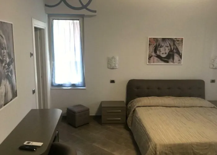 Le Divine Di Via Olivieri - Reception Via Xxv Aprile 5 게스트하우스 4*